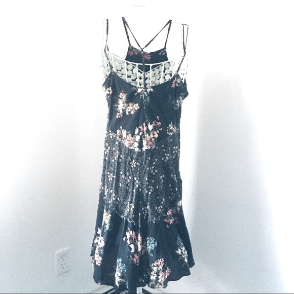 Free People black, floral, shift style dress. Size medium - Picture 2 of 5